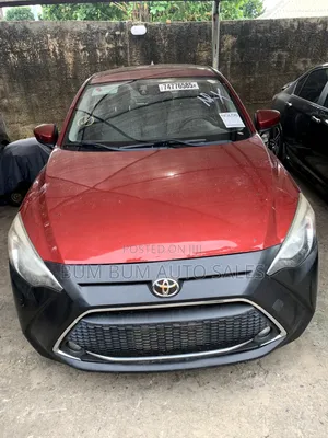 Toyota Yaris 1.5 Sedan XLE 2020 Red