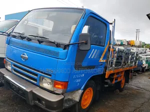 Nissan Cabtsar With Petrol Engine