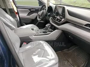 Toyota Highlander XLE 2022 Blue