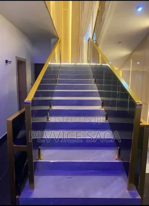 Glass Handrail With Gold Plain Top Ray
