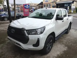 Toyota Hilux 2021 White