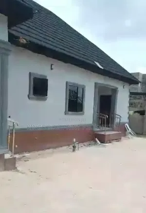 2bdrm Bungalow in Ughoton, Warri for sale