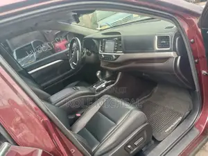 Toyota Highlander 2018 Brown