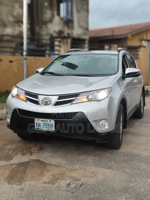Toyota RAV4 XLE 4dr SUV AWD (2.5L 4cyl 6A) 2014 Silver