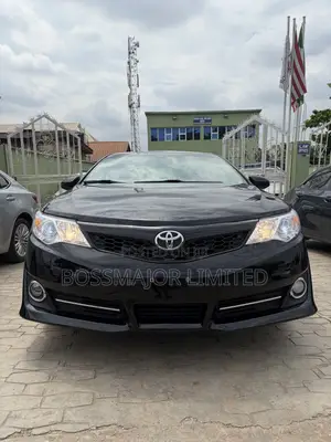 Toyota Camry SE 4dr Sedan (2.5L 4cyl 6A) 2012