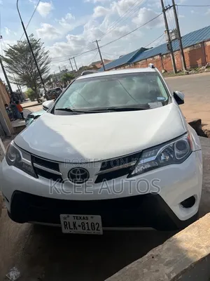 Toyota RAV4 XLE 4dr SUV AWD (2.5L 4cyl 6A) 2015 White