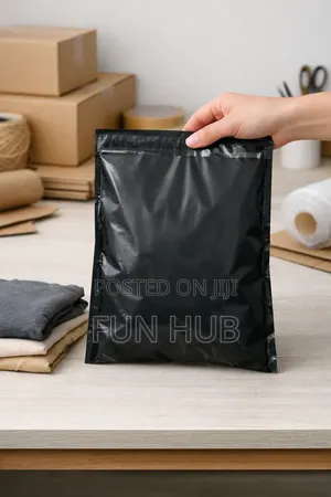 Black Plastic Packaging Bag – 25 × 35 Cm (25 Pcs)