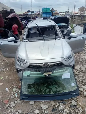 Toyota Highlander 2020 Windscreen Glass Available at Chimatex