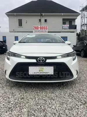 Toyota Corolla LE 2022 White