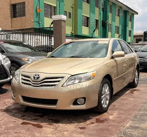 Toyota Camry 2010 Gold