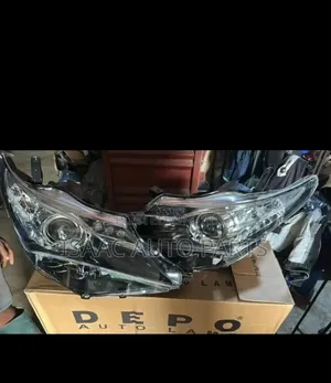 Headlight Avensis 2016