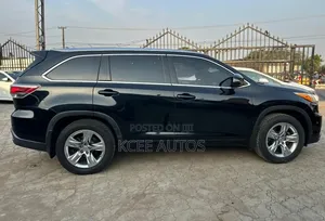 Toyota Highlander LE V6 4x4 (3.5L 6cyl 6A) 2016 Black