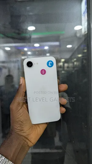Apple iPhone 16e 128 GB White