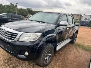 Toyota Hilux 2013 Black