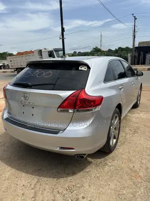 Toyota Venza XLE 2010 Silver