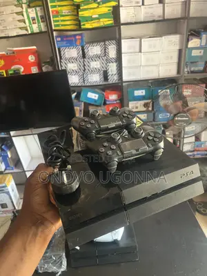 Hacked Ps4 Fat With 2 New Pads