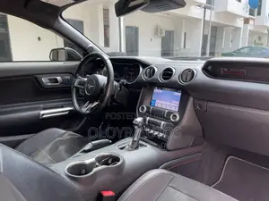 Ford Mustang BULLITT Fastback 2020 Black