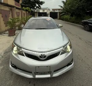 Toyota Camry SE 4dr Sedan (2.5L 4cyl 6A) 2013 Silver