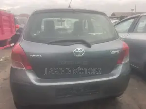 Toyota Yaris 2010 Gray