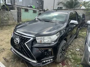 Toyota Hilux SR+ 4x4 2017 Black