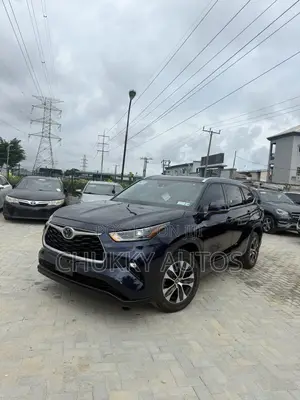 Toyota Highlander XLE 2021 Blue