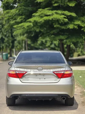 Toyota Camry SE 4dr Sedan (2.5L 4cyl 6A) 2015 Gold