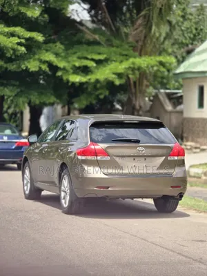 Toyota Venza LE 2011 Gold