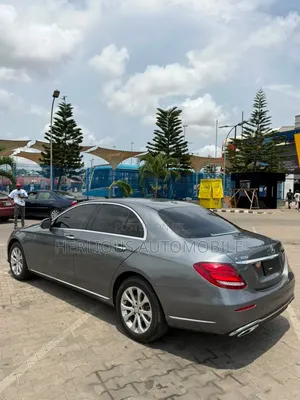 Mercedes-Benz E300 4Matic AWD Sedan (2.0L 4cyl 9A) 2017 Gray