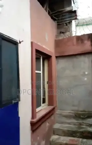11bdrm Bungalow in Gowon Estate, Egbeda for sale