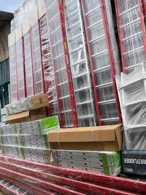 Fiberglass Extension Ladder and Aluminum Ladder
