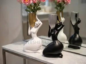 Decor Figurine