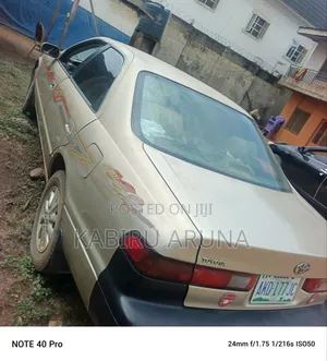 Toyota Camry Automatic 1999 Gold