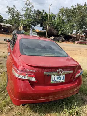 Toyota Camry SE 4dr Sedan (2.5L 4cyl 6A) 2011 Red