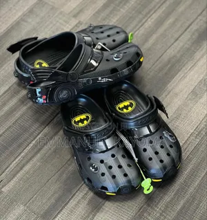 “Batman” × Crocs Clog