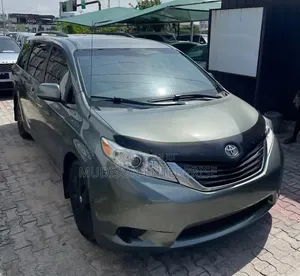 Toyota Sienna LE 8 Passenger 2011 Gray