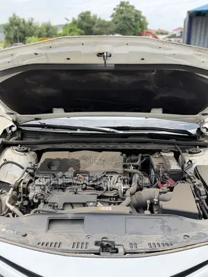 Toyota Camry SE (2.5L 4cyl 8A) 2019 White