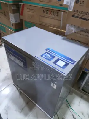 Midea 197l Chest Freezer With 100 Hours Cooling Retention