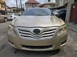 Toyota Camry 2010 Gold