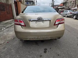 Toyota Camry 2010 Gold
