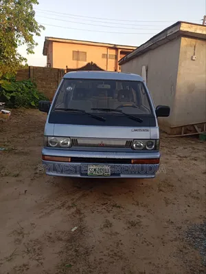 Mitsubishi L300 2002 Blue
