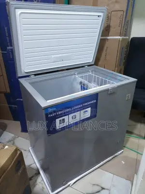 Midea 197l Chest Freezer With Spacious Interior
