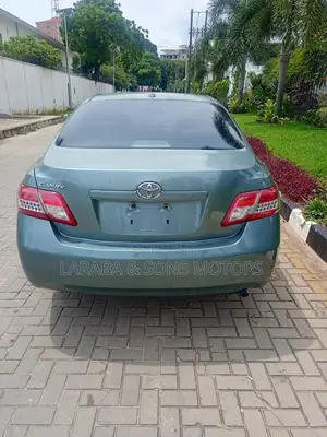 Toyota Camry LE 4dr Sedan (2.5L 4cyl 6A) 2011 Green