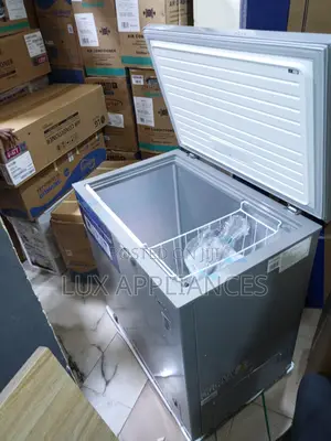 Midea 197l Chest Freezer With Adjustable Thermostat