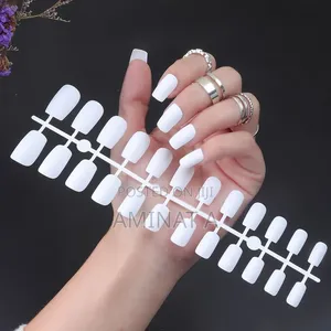 Typical 24 Artificial Nails With Free Gum