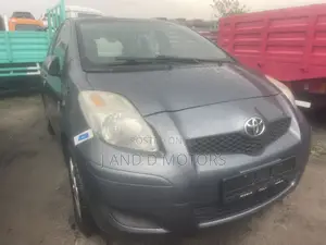 Toyota Yaris 2010 Gray