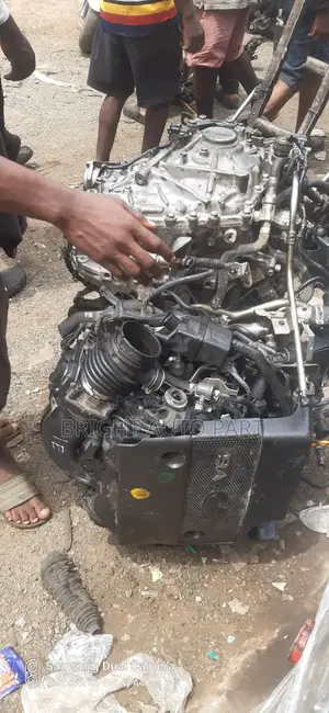 Nissan Pathfinder 2015 Model Engine and Gear for the 2x2 Driver