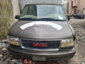 GMC Savana 2000 Grey