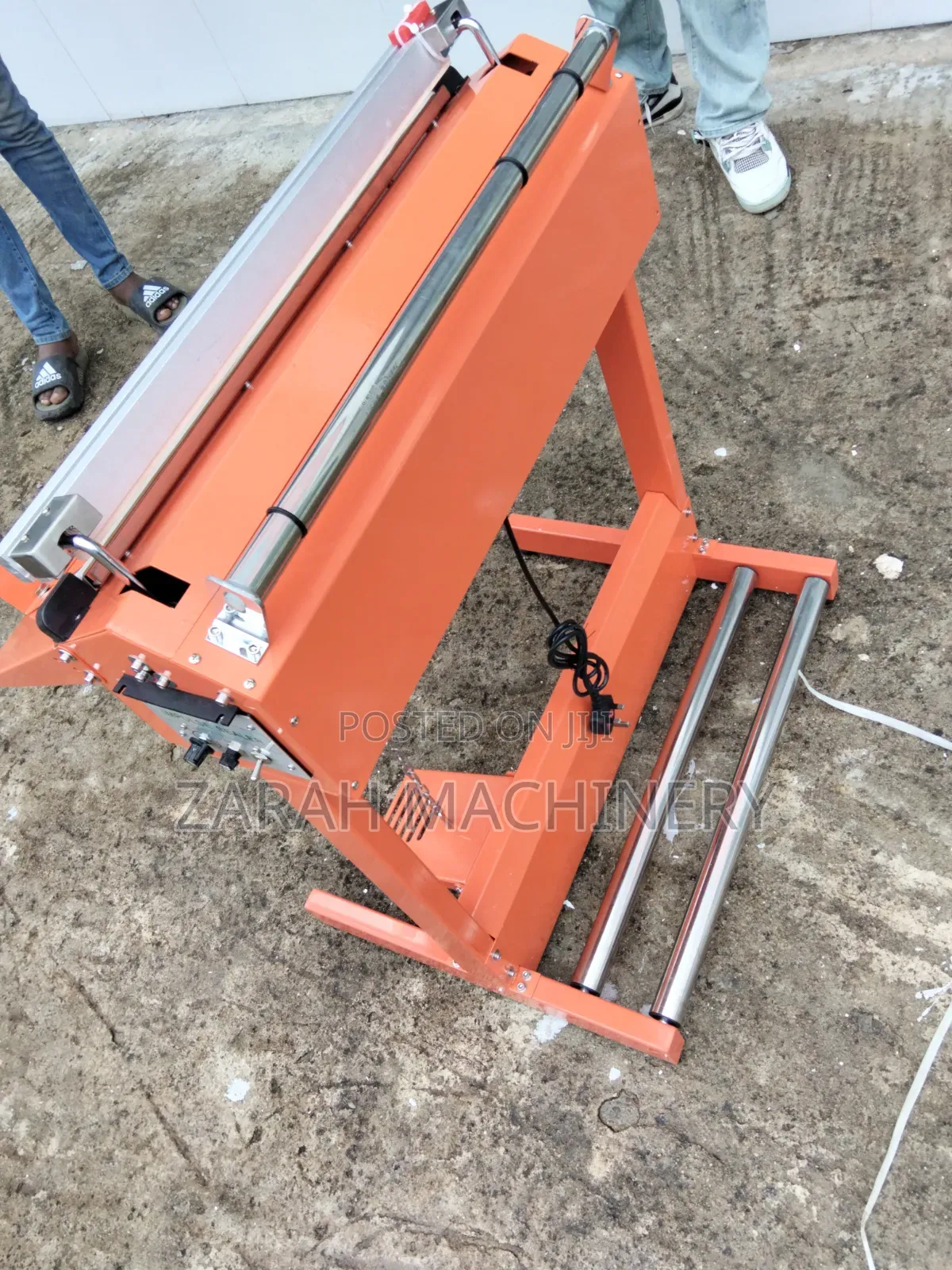Pedal Sealing Machine With Cutter