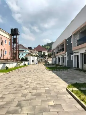 3bdrm Townhouse/Terrace in Dawaki for sale