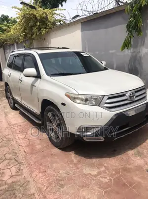 Toyota Highlander Limited 2011 White